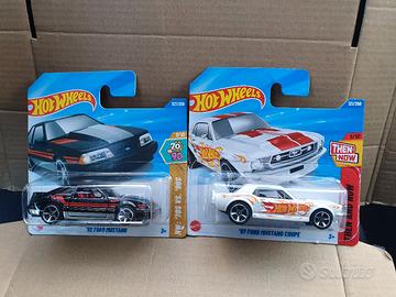 2 x Ford Mustang Hot wheels