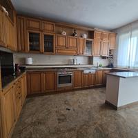 Cucina in legno completa di elettrodomestici 