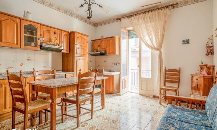 Casa su due livelli con terrazzino - Sortino (SR)