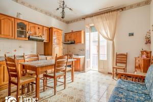 Casa su due livelli con terrazzino - Sortino (SR)