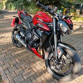 Triumph Street Triple 765 RS (2024) - Carnival Red