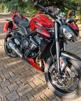 Triumph Street Triple 765 RS (2024) - Carnival Red