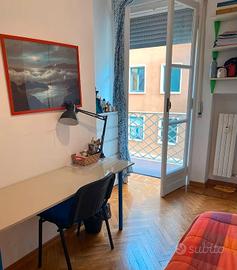 Mirafiori sud ampia stanza : 440 euro