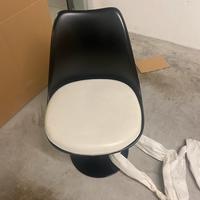 Coppia sedie Tulip con cuscino in vera pelle