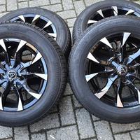 Cerchi in lega neri più gomme nuove