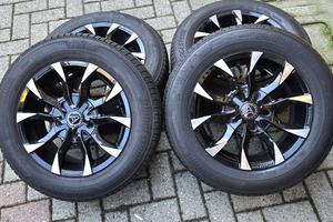 Cerchi in lega neri più gomme nuove