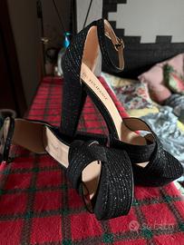 Tacchi neri con brillantini