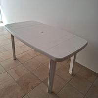 tavolo in plastica