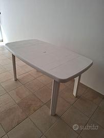 tavolo in plastica