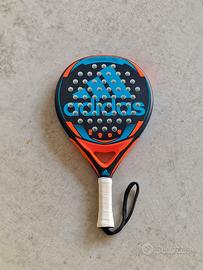 racchetta e borsa per paddel