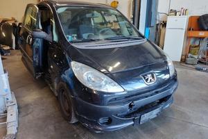 Ricambi PEUGEOT 1007 1360cc VTR del 2006