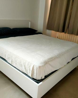  Letto matrimoniale con materasso incluso 