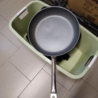 pentole, mestoli, frullatore immersione, grattuggi