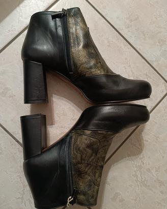 Tronchetti Stele in pelle con tacco - nuovi