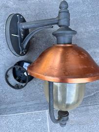 Lampada da parete usata da esterno in ottone