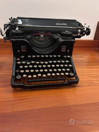 Macchina da scrivere vintage Olivetti M40