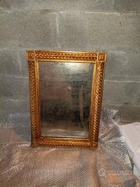 specchio antico in legno dorato