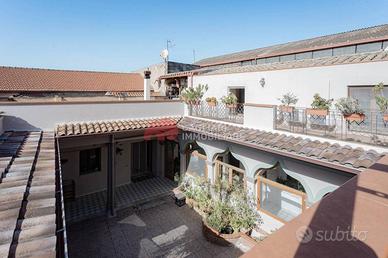 Villa di 260 m² con 4 locali e box auto doppio a M