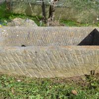 GRANDE ANTICA VASCA IN PIETRA