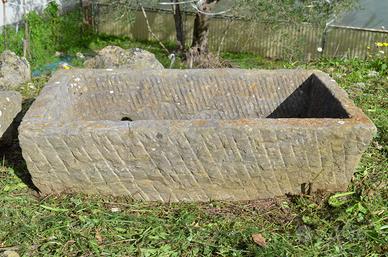 GRANDE ANTICA VASCA IN PIETRA