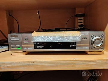 Videoregistratore S-VHS Panasonic NV-HS960 con TBC