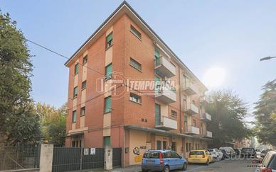 TRILOCALE CON BALCONE IN ZONA BOLOGNINA
