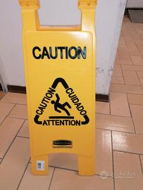 cartello per pavimento bagnato 