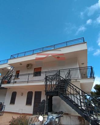 Appartamento in villa zona addaura