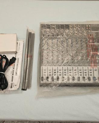 Mixer Behringer Xenyx 1832FX