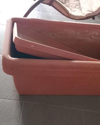 VASI IN PLASTICA DA 1 MT E TAVOLINO IN CERAMICA