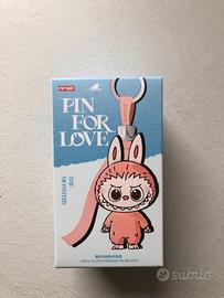 Labubu nuovo sigillato originale Pin for Love