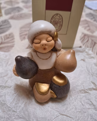 Venditrice anfore  presepe  thun.