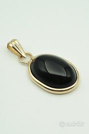 Pendente in oro 18kt e onice; 299€ => 179€ (-40%)