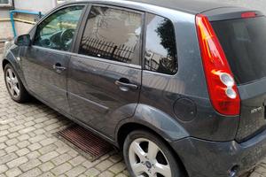 Ford Fiesta 1.4 grigia