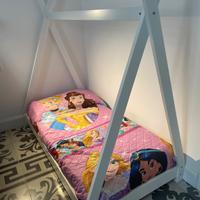 lettino per bambini con materasso