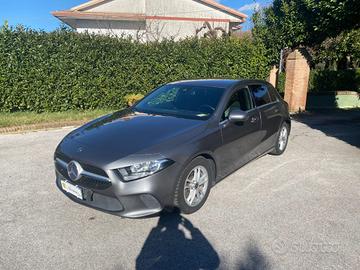 MERCEDES-BENZ A 180 d Automatic Business NAVIGAT