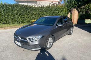 MERCEDES-BENZ A 180 d Automatic Business NAVIGAT