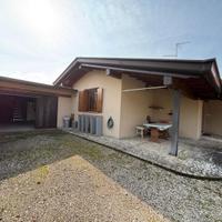 BELLA VILLETTA INDIPENDENTE IMMERSA NEL VERDE