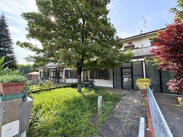 Villa schiera con tre camere e giardino