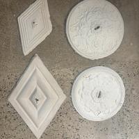Rosoni in gesso bianco per lampadari
