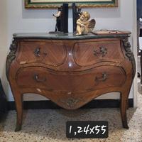 Comò in stile Luigi xv