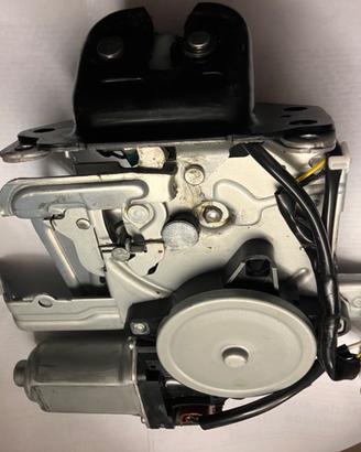 Nissan X-Trail T32 serratura del portabagagli