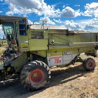 Mietitrebbia autolivelante Claas Dominator 76