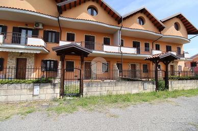 VILLA A SCHIERA A MONTALTO UFFUGO