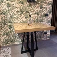 Tavolo con gambe da design 85x85