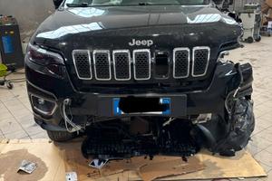 Jeep Cherokeee sinistrata incidentata