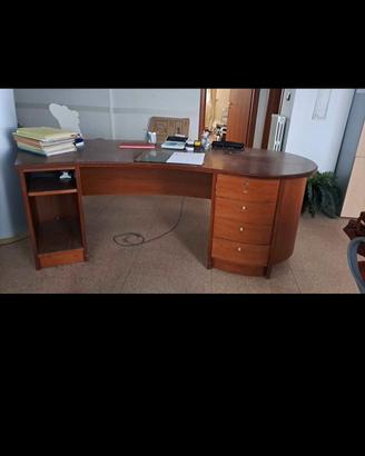 scrivania in legno artigianale con cassetti