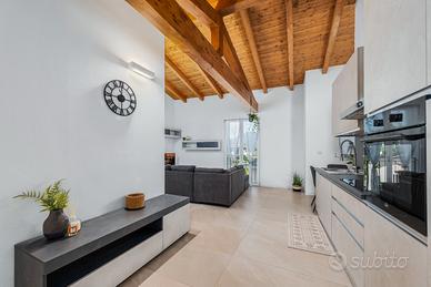 Como alle porte del lago