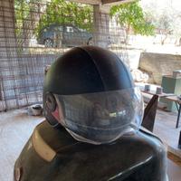 Casco nero scooter / vespa con visiera