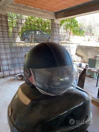 Casco nero scooter / vespa con visiera